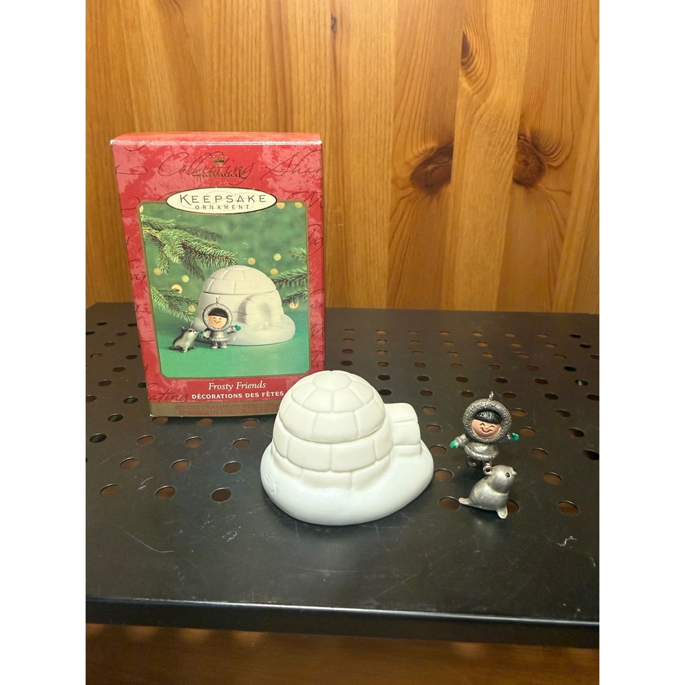 Hallmark Keepsake Frosty Friends 2000 Igloo Eskimo Seal Ornament Set with Box